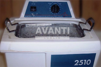 Mycie części maglowncy w myjce ultradźwiękowej